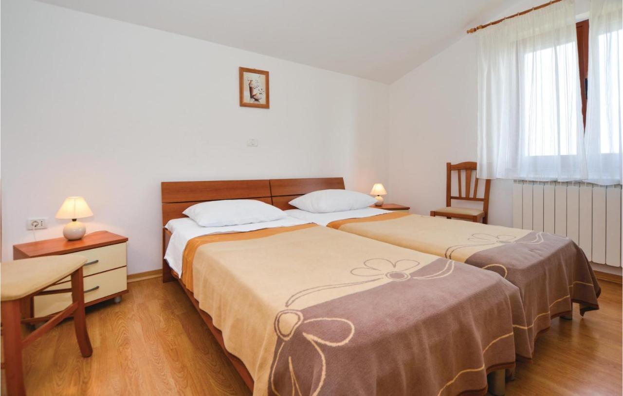 2 Bedroom Amazing Apartment In Portorož Extérieur photo