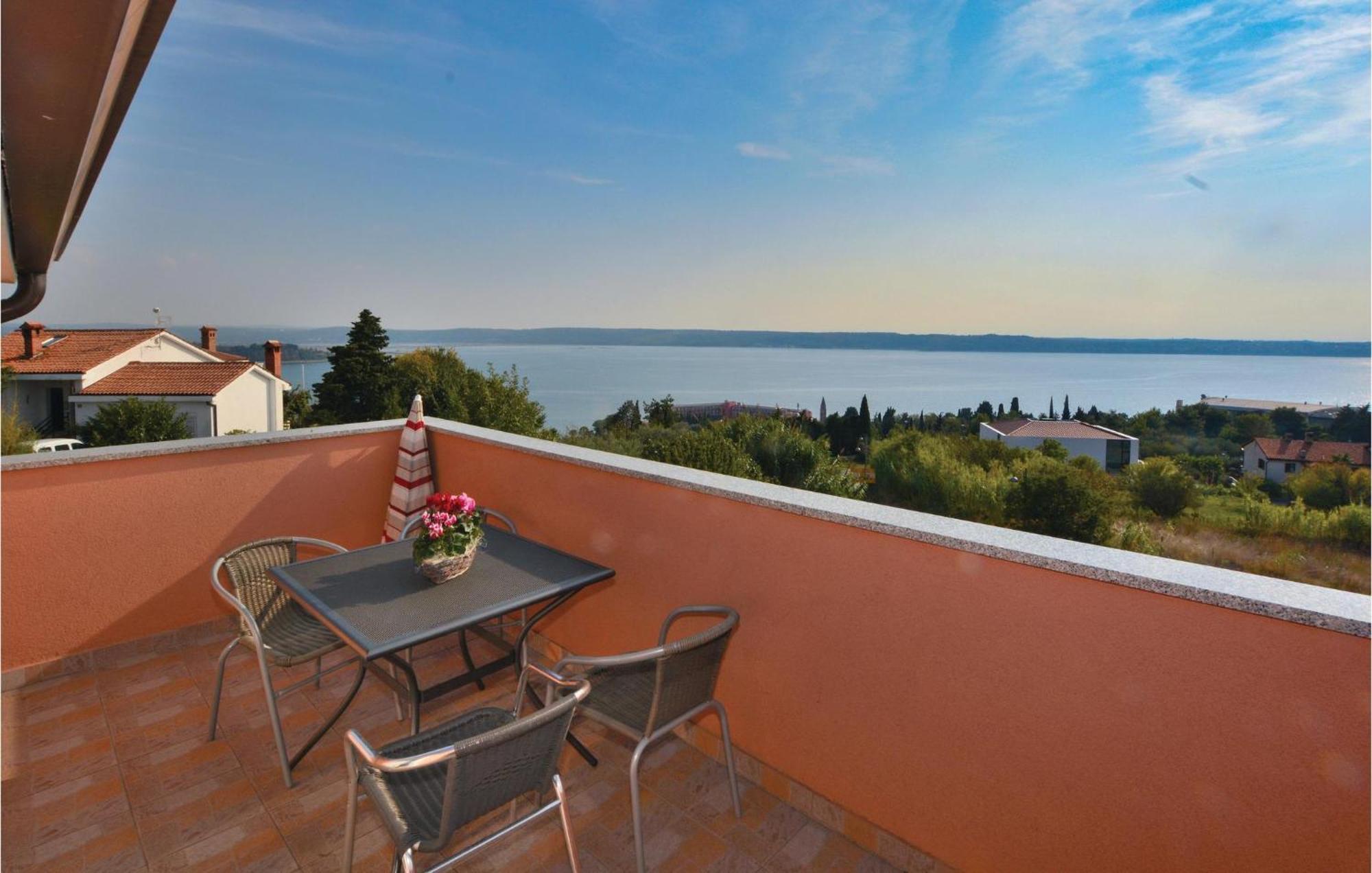 2 Bedroom Amazing Apartment In Portorož Extérieur photo